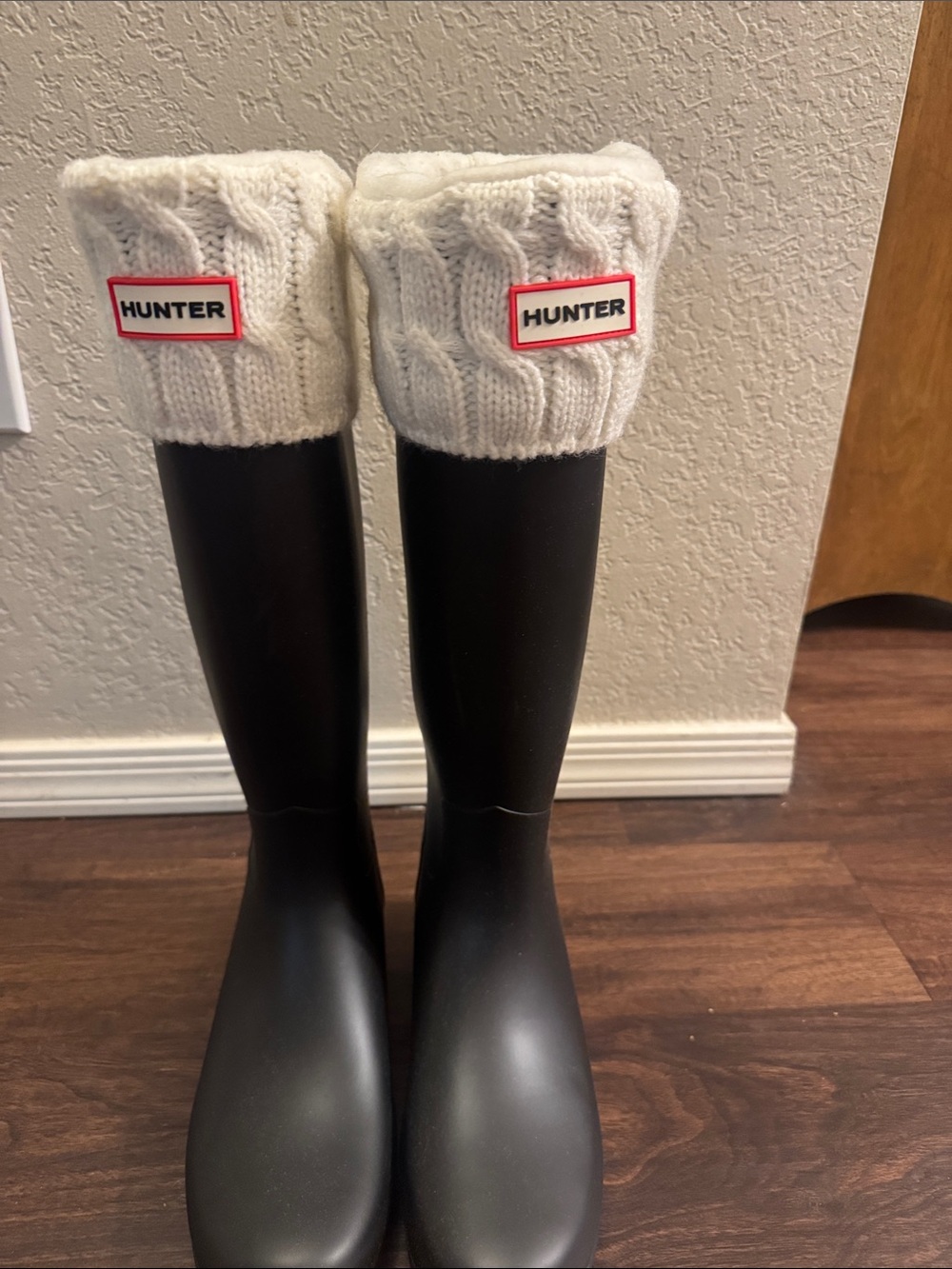 Hunter boots with liners (never worn)